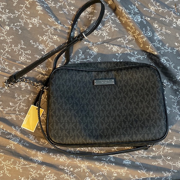 Michael Kors Crossbody - Picture 1 of 5